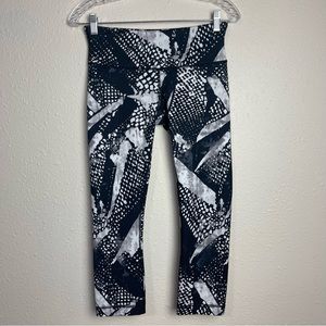 Lululemon Wunder Under Crop III *Full-On Luon Size 6